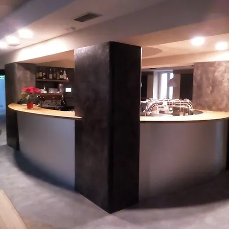 艾尔蒙特克斯酒店 3*
