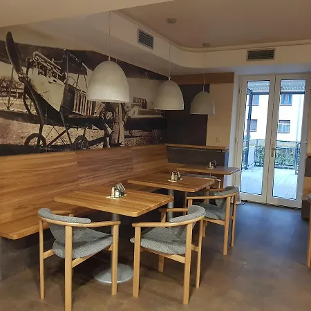 艾尔蒙特克斯酒店 3* 俄斯特拉发