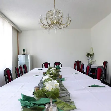 Elmontex 3* اوسترافا