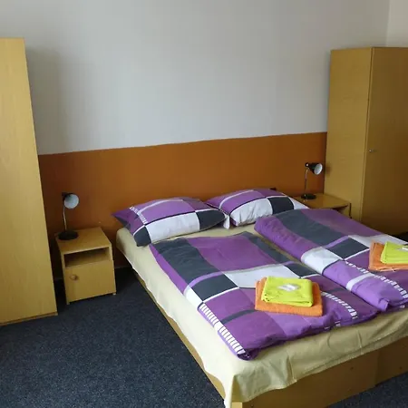 فندق Elmontex اوسترافا