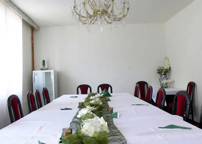 Elmontex 3* اوسترافا